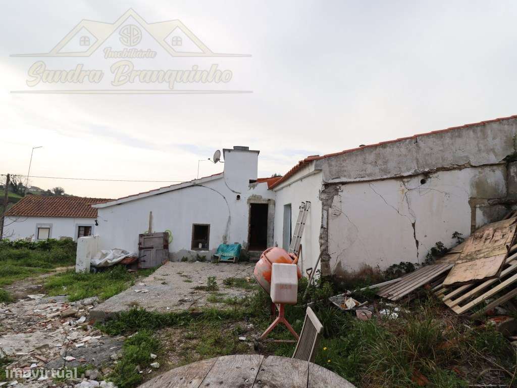 Moradia T3 com garagem e terreno 4120m2-53