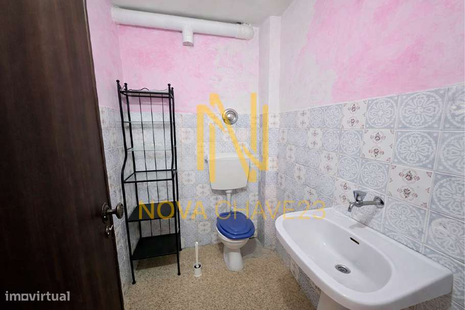 Loja 141m² | 2 Divisões | 2 Wcs | Excelente Potencial de Transformação-9