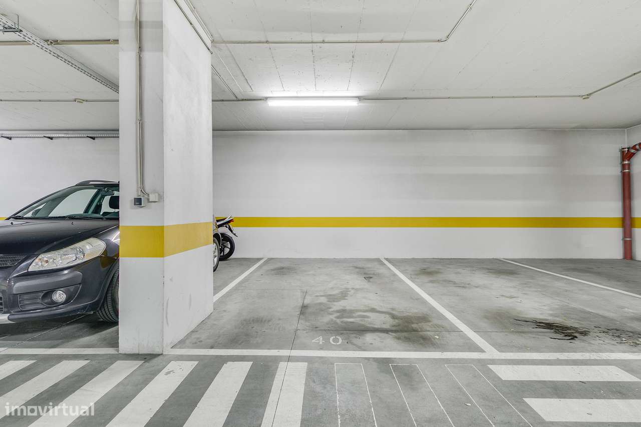 T3 nas Laranjeiras com Parqueamento e Arrecadação-20