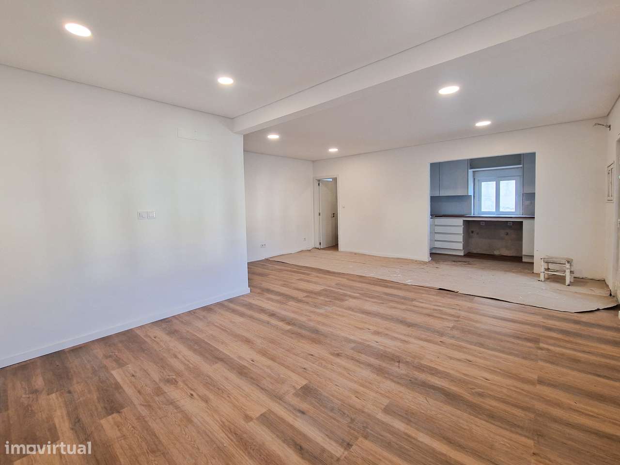 Moradia 4 ass. totalmente remodelada - possibilidade de quarto no r/c-11