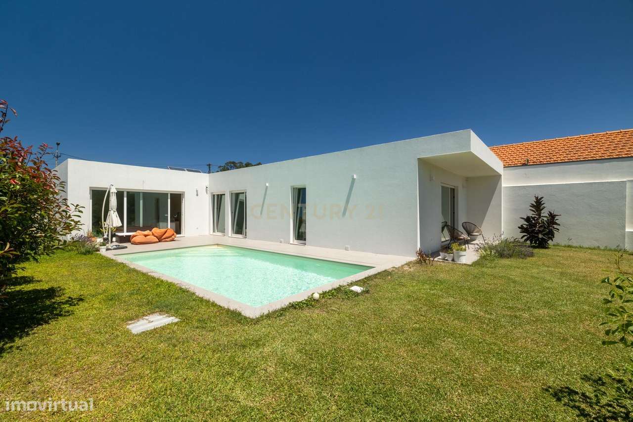 Moradia térrea T3 com piscina e jardim em Arcozelo-20