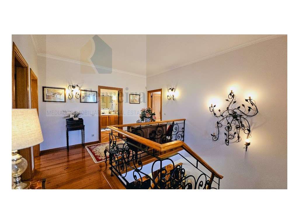 Moradia Isolada com amplo espaço exterior !!-23