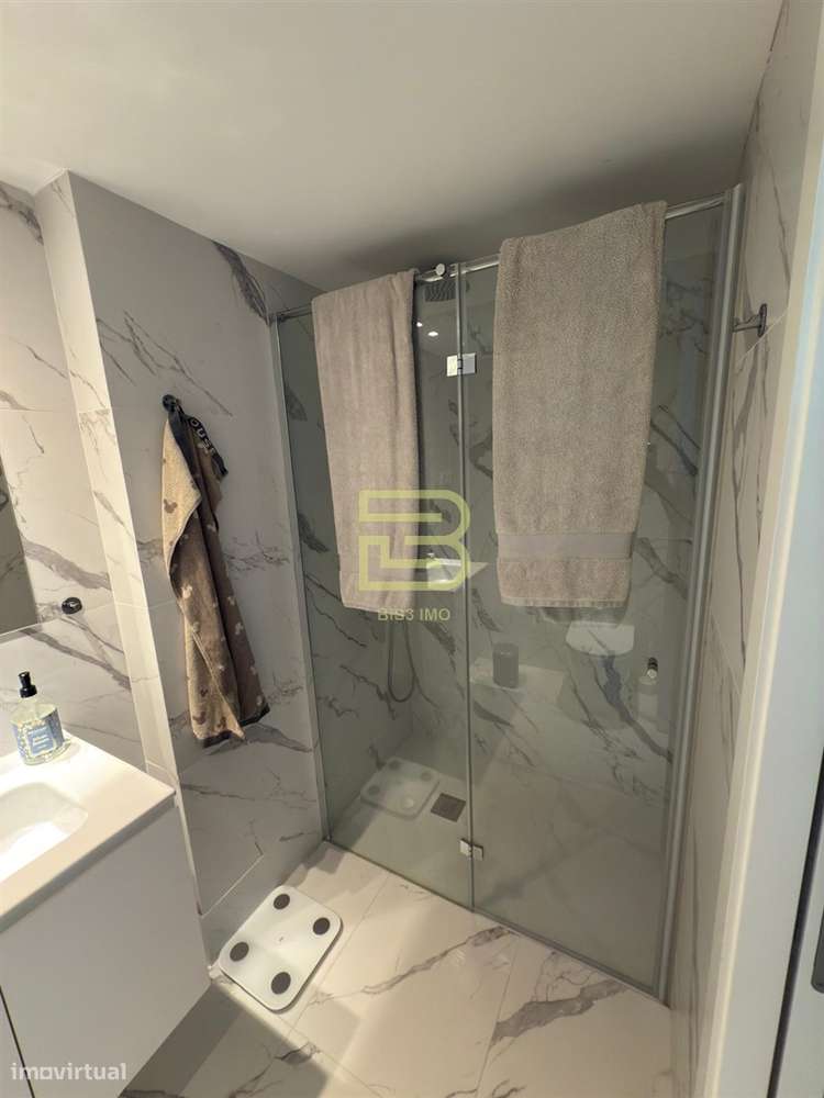 Apartamento T2, com varanda na Rua Pinto Bessa, Porto-7