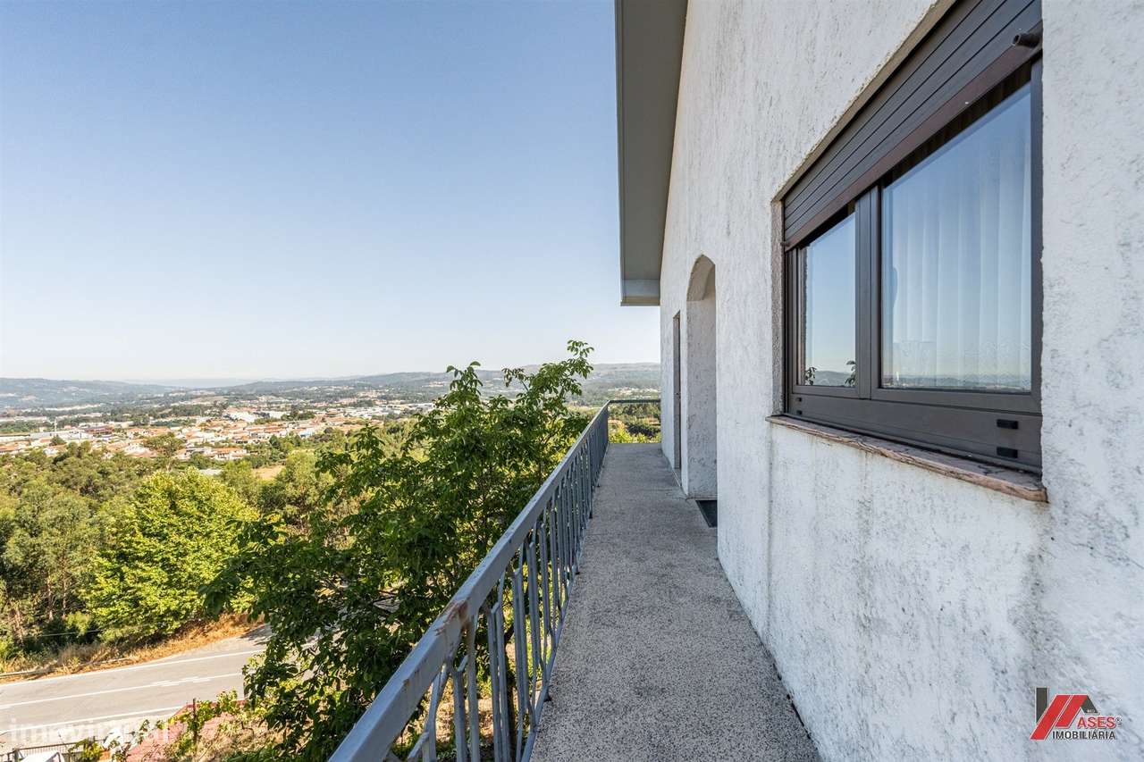 MORADIA INDIVIDUAL T2 COM GARAGEM , TERRENO E VISTAS  FANTÁSTICAS!-19
