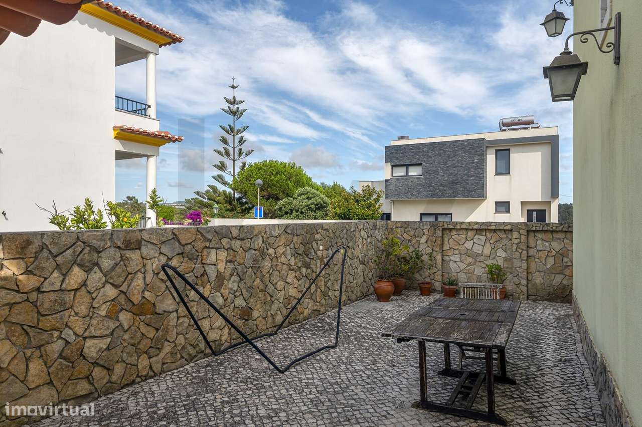 Moradia T4 Independente com Jardim – A 12 min a pé da Praia e 35 min d-13
