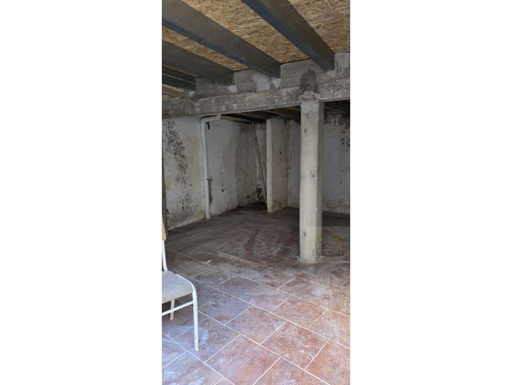 Prédio na Baixa de Coimbra com 3 T1´s-6