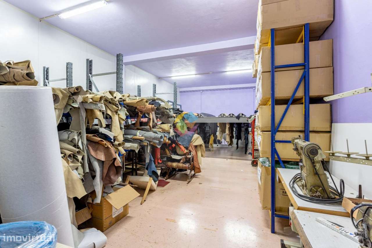 Armazém na Zona Industrial de São João de Vêr-14
