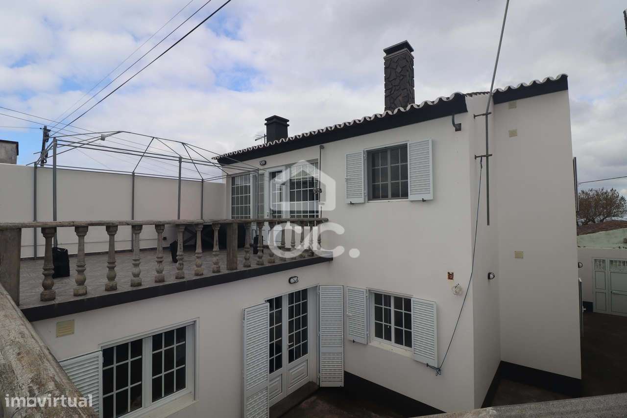 Moradia com 4 Quartos - Achadinha - Nordeste-19