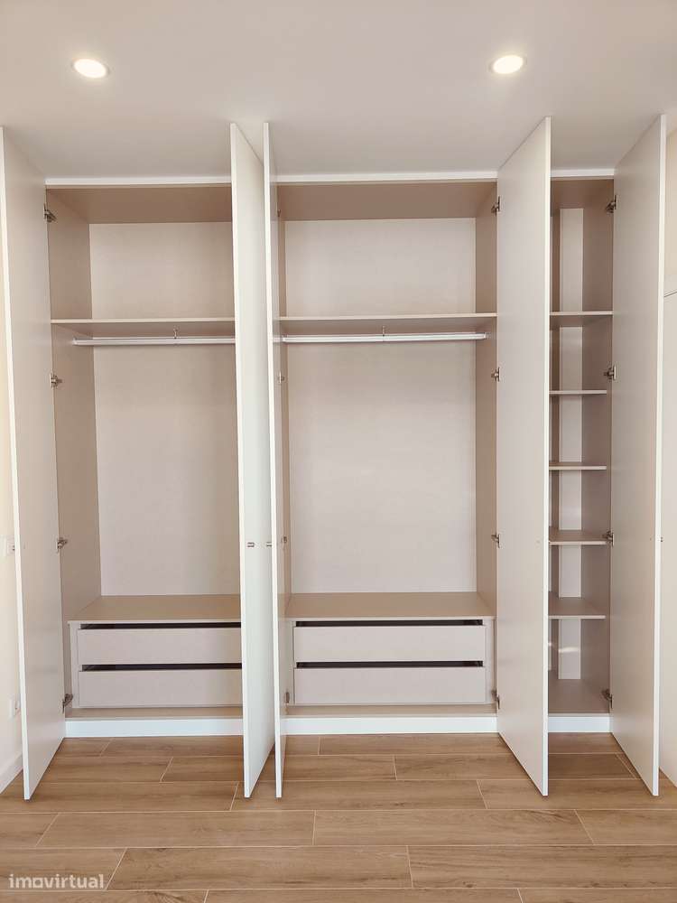 Oferta de 1% do valor de aquisição - Moradia T4 com 1 Suíte-33