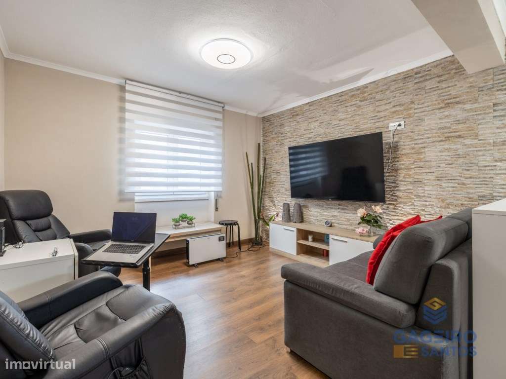 Moradia Remodelada T2 + 2-7
