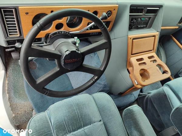 Chevrolet Chevy Van - 17