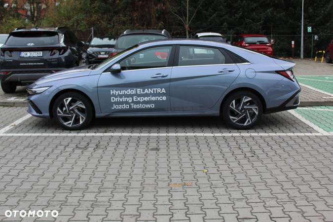 Hyundai Elantra 1.6 Executive CVT - 2