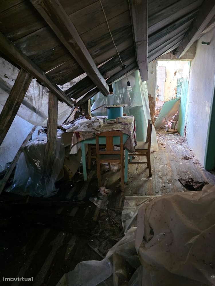 Terreno urbano com ruína - Grande imagem: 5/9