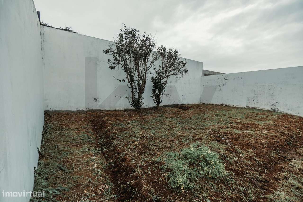 Moradia T2+1 com Garagem - Ponta Delgada-24