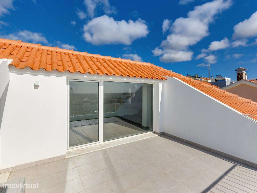 MORADIA T4 NOVA
Famões, moradia independente V4+1 nova com Jardim,...-32