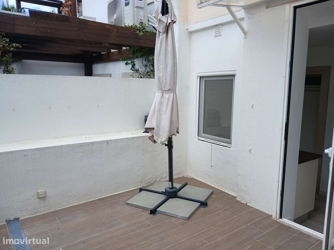 T2+1 Remodelado com Logradouro no Centro de Oeiras-17