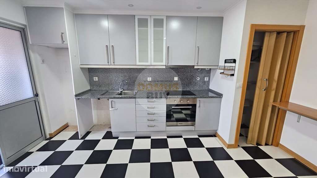 Apartamento T3 | 1º andar | churrasqueira | 2 wcs - Seixal-11