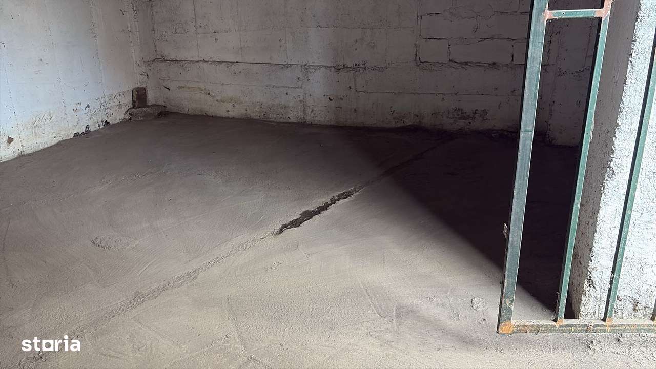 Vand garaj-depozit, in Pitesti, ultracentral in suprafata de 86 mp-3