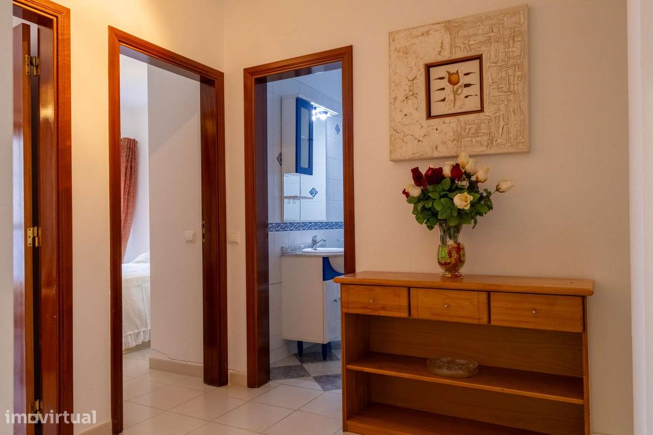 Apartamento T2 Espaçoso em Armação de Pêra com Garagem!-6