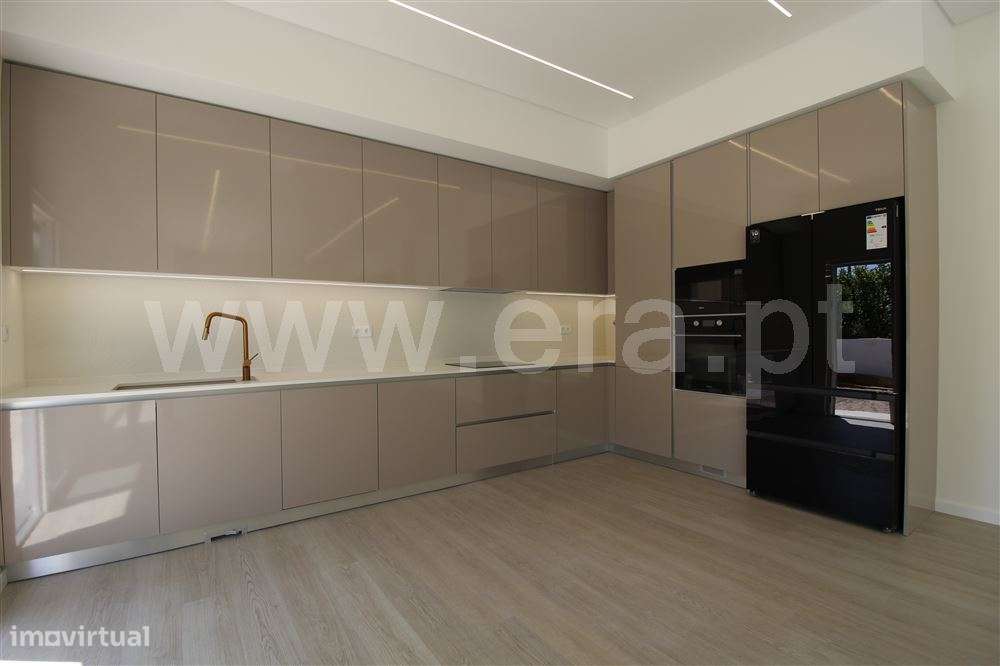 Moradia Isolada 4 quartos, Venda-3