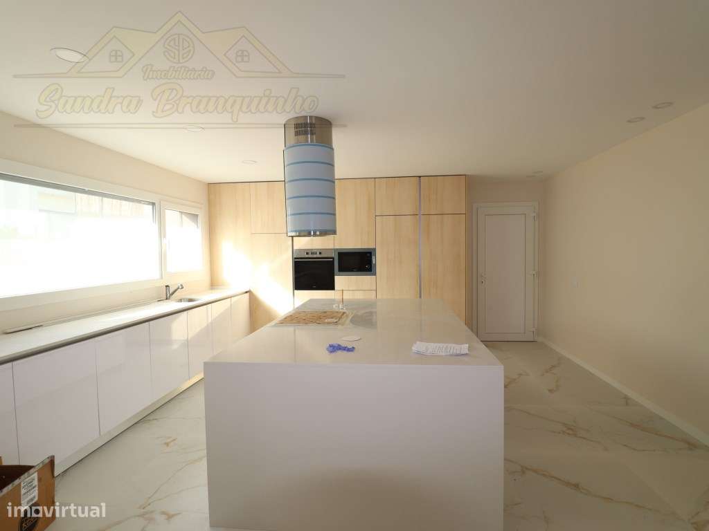Moradia T5 (NOVA) com Piscina-16
