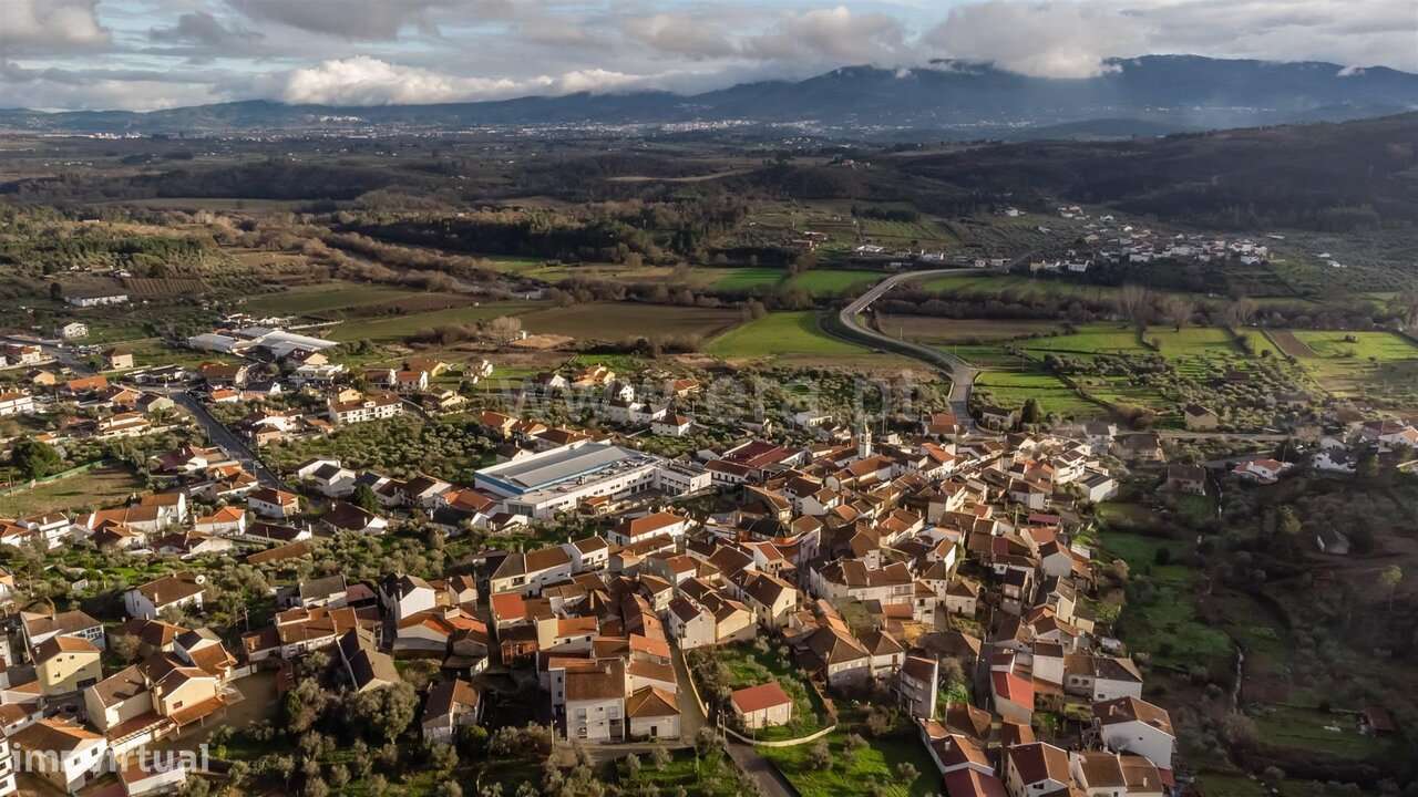 Moradia em Banda T2 / Covilhã, Peso-16