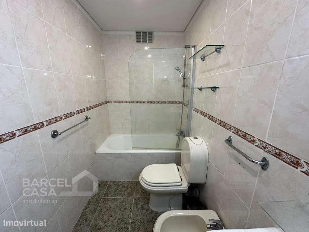 Moradia T3 com duas habitações independentes em Deocriste - Viana d...-9