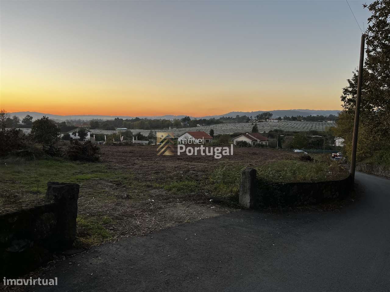 Venda Terreno 10.092,41m² para Construção Habitacional em Lago-16