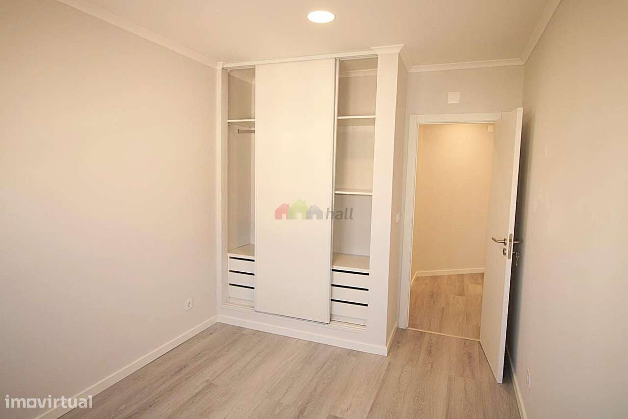Apartamento T4, 3º andar, Totalmente Remodelado na Amora-6