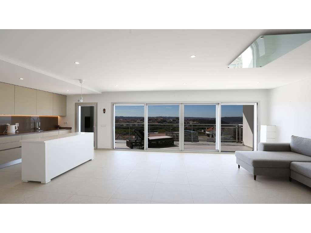 Penthouse T2 com vista panorâmica de mar e terraço privado em condo...-7