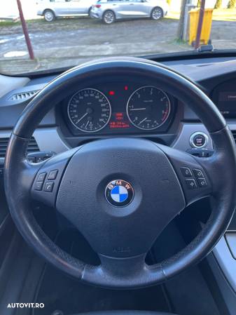 BMW Seria 3 318d Touring - 21