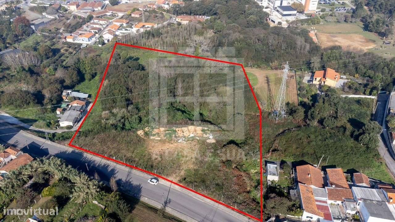 Terreno com 13.000 m2 na entrada de Espinho e ideal para investidores - Grande imagem: 1/12
