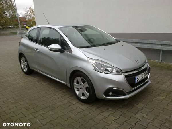 Peugeot 208 - 1