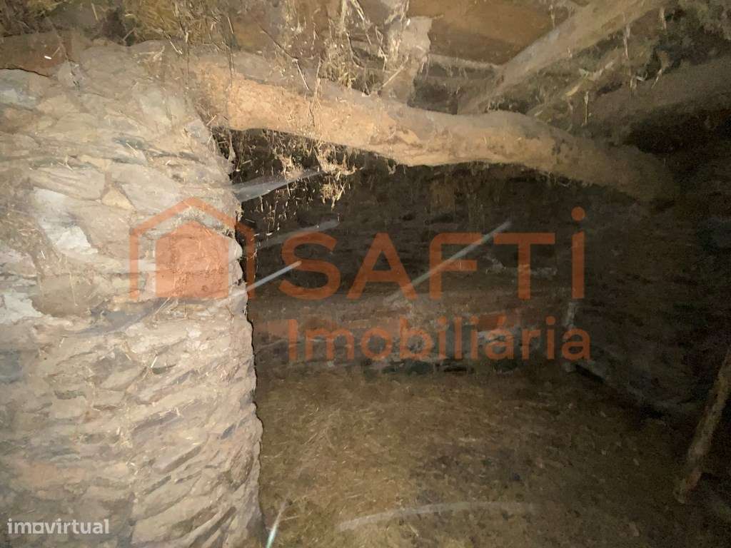 Palheiro em Pedra com 240m² de Terreno em Vinhas-Macedo de Cavaleiros-3