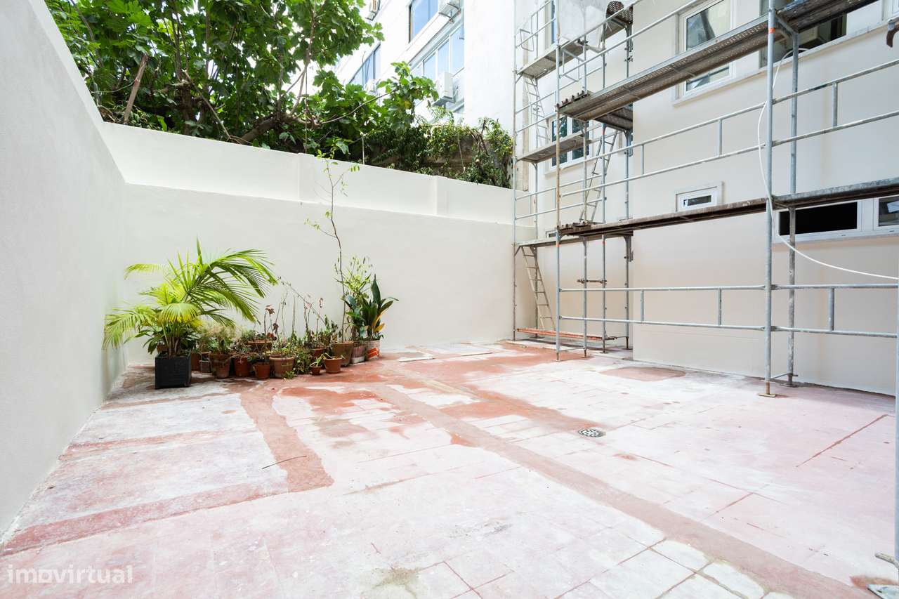Apartamento T0 nas Amoreiras com Espetacular Terraço de 75m² - Grande imagem: 1/26