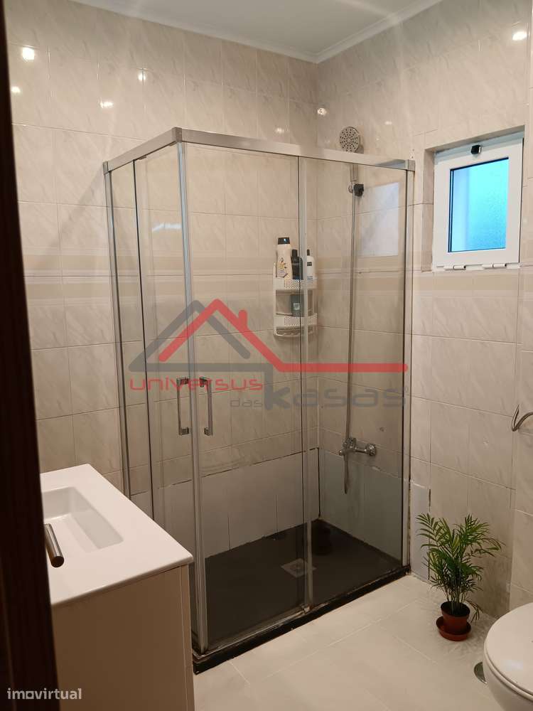 Apartamento T4 Remodelado para T3 Feijó Almada-17