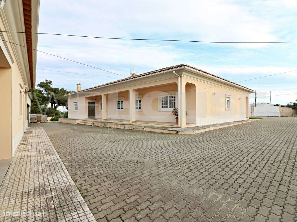 Moradia T4 com 280 m2, inserida em terreno com 2500 m2 em Palmela-31