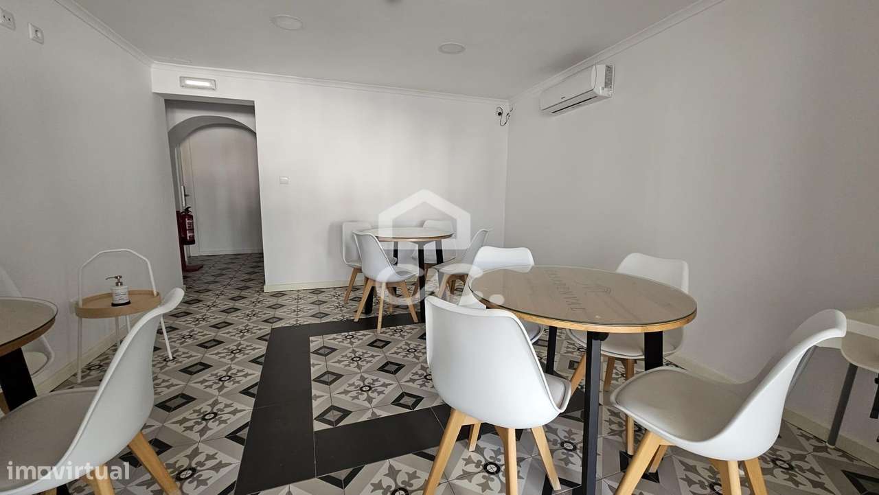 Alojamento com 10 quartos, pronto a rentabilizar, com obras recentes e-8