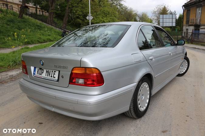 BMW Seria 5 525i - 4