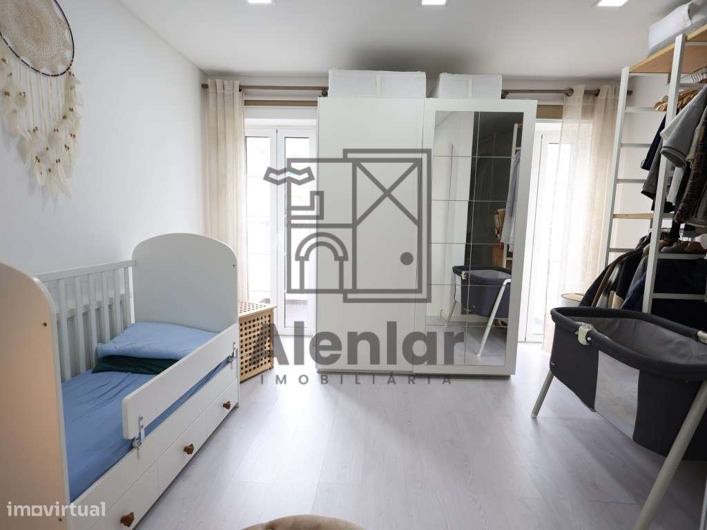 Moradia T3 como nova, no centro de Alhandra-27