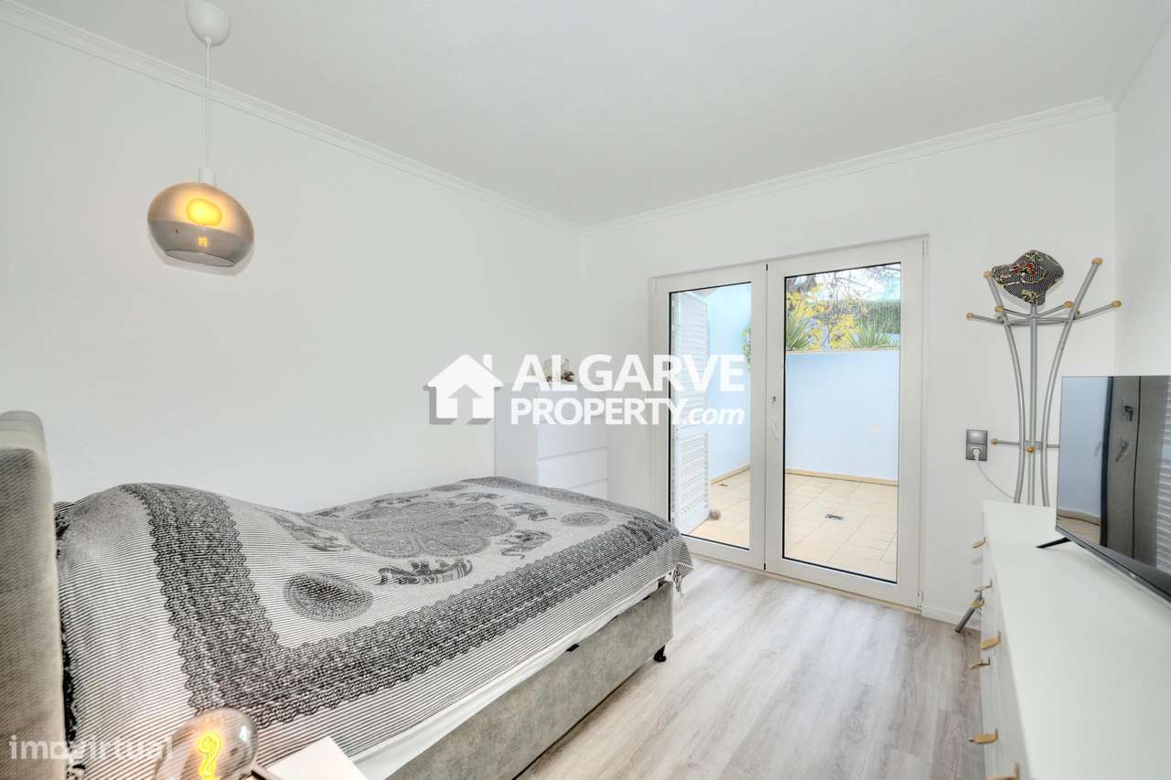 Moradia renovada com 3 apartamentos e vistas panorâmicas em Loulé - Grande imagem: 4/60