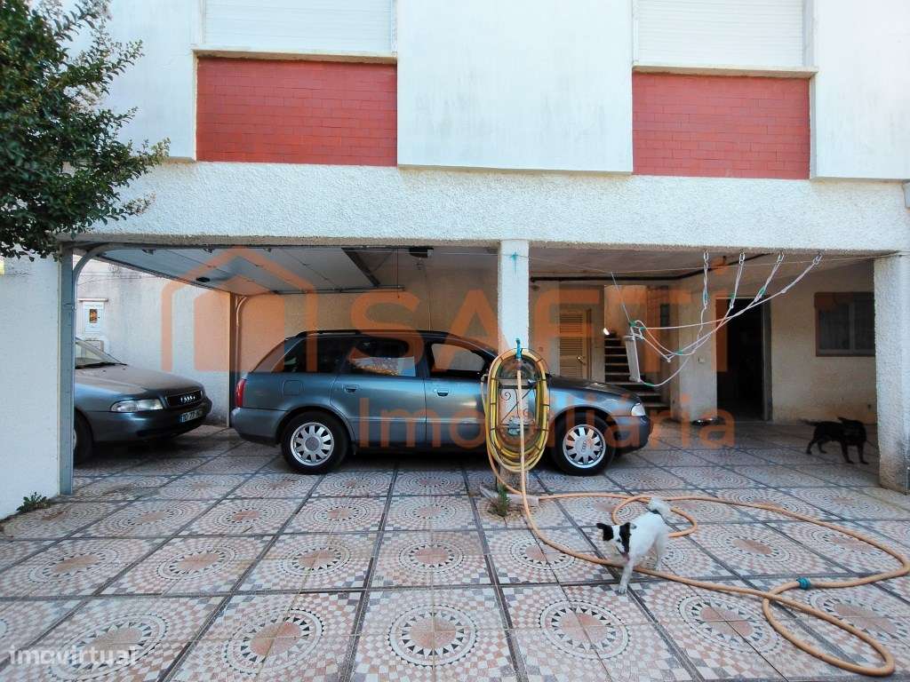 MORADIA T4, COM GARAGEM, ELEVADOR E TERRAÇO COM VISTA. - Grande imagem: 5/58