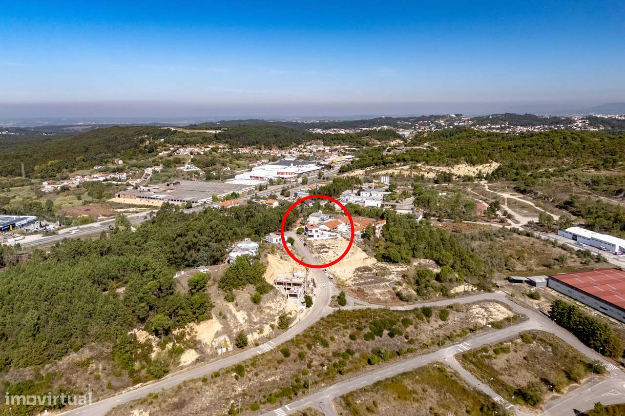 Moradia unifamiliar semi nova - Grande imagem: 3/28