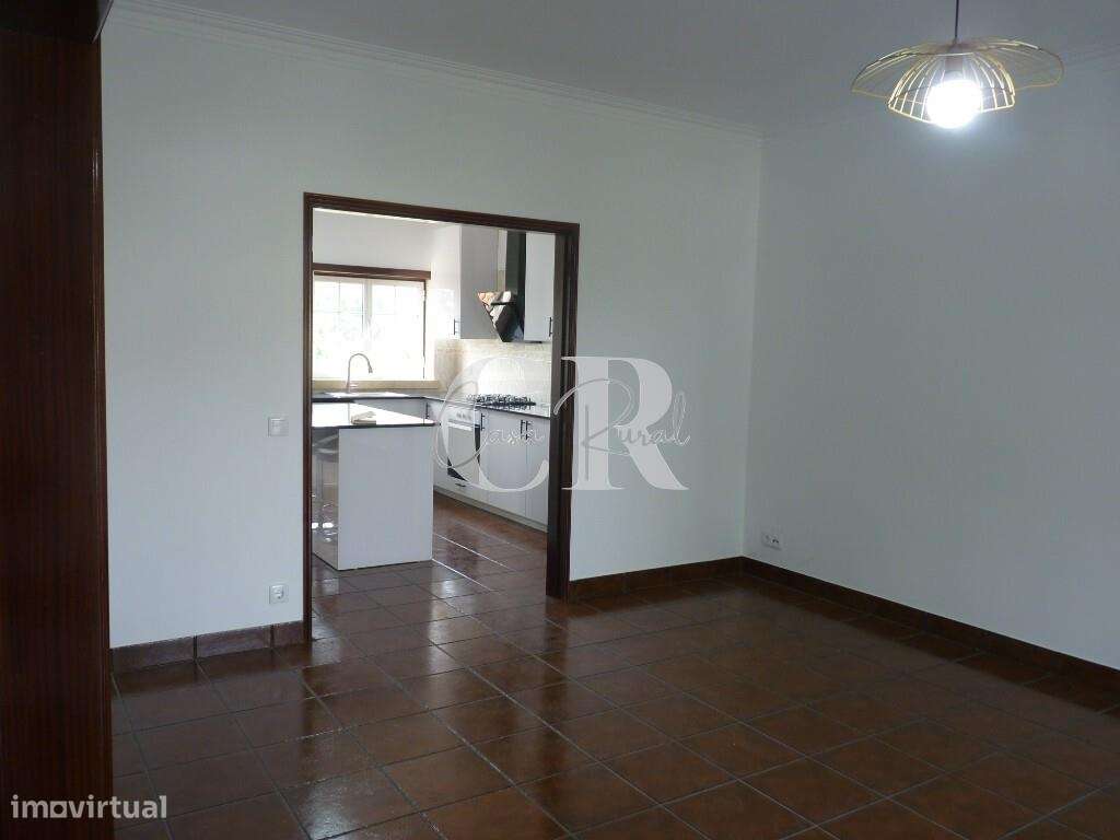 Fantástica moradia T3 com garagem e terreno generoso em Vila Facaia –-14