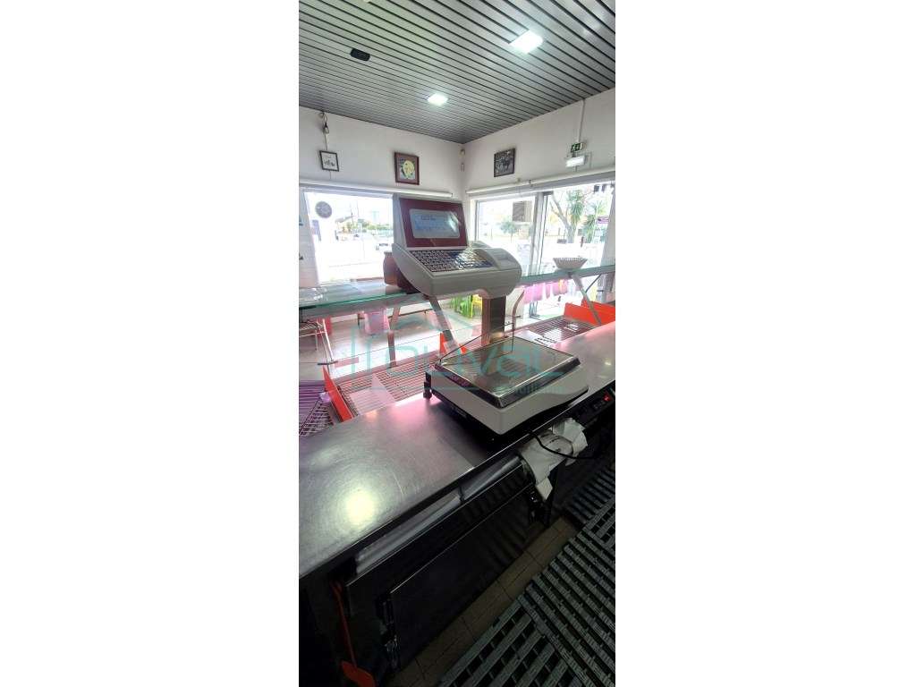 Talho e Charcutaria Tradicional - O Comércio de Proximidade no Port...-35