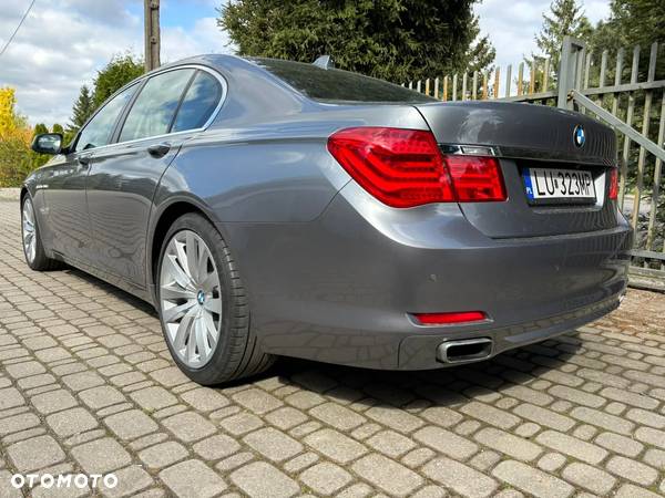 BMW Seria 7 740i - 2