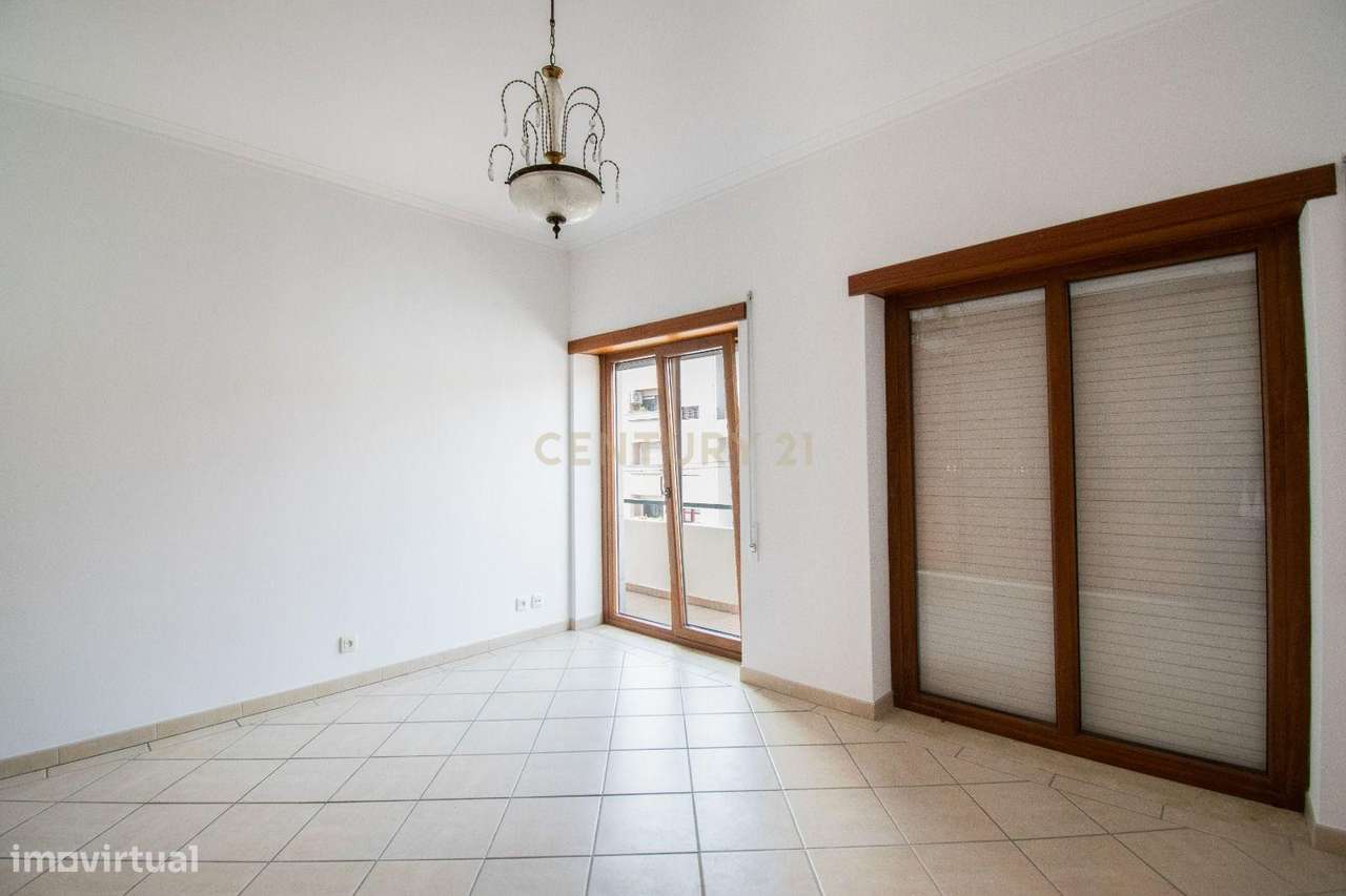 Moradia Exclusiva no Coração dos Olivais – Conforto, Espaço e Tranquil-14