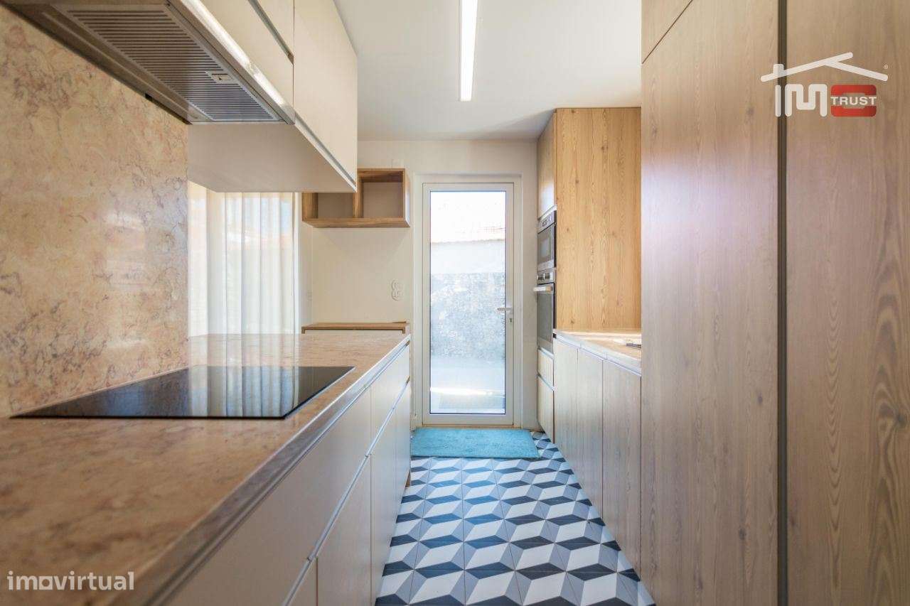 MORADIA TERREA T3+1 SEMI MOBILADA RECUPERADA EM MONTELO FÁTIMA - Grande imagem: 4/34