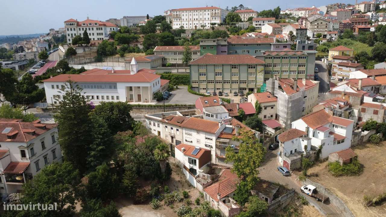 Moradia T2 Totalmente Renovada no Centro de Coimbra-12