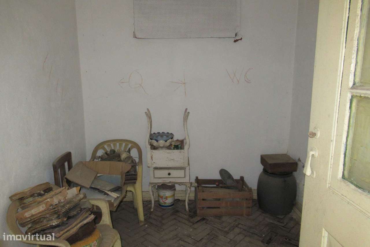 MORADIA V1, 2 GARAGENS E LOGRADOURO.-11